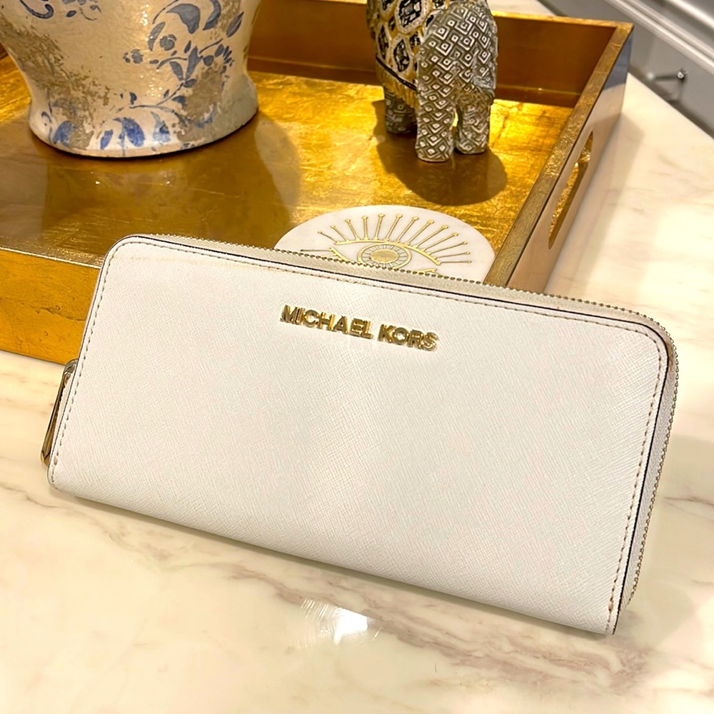 Michael Kors Jet Set Travel wallet